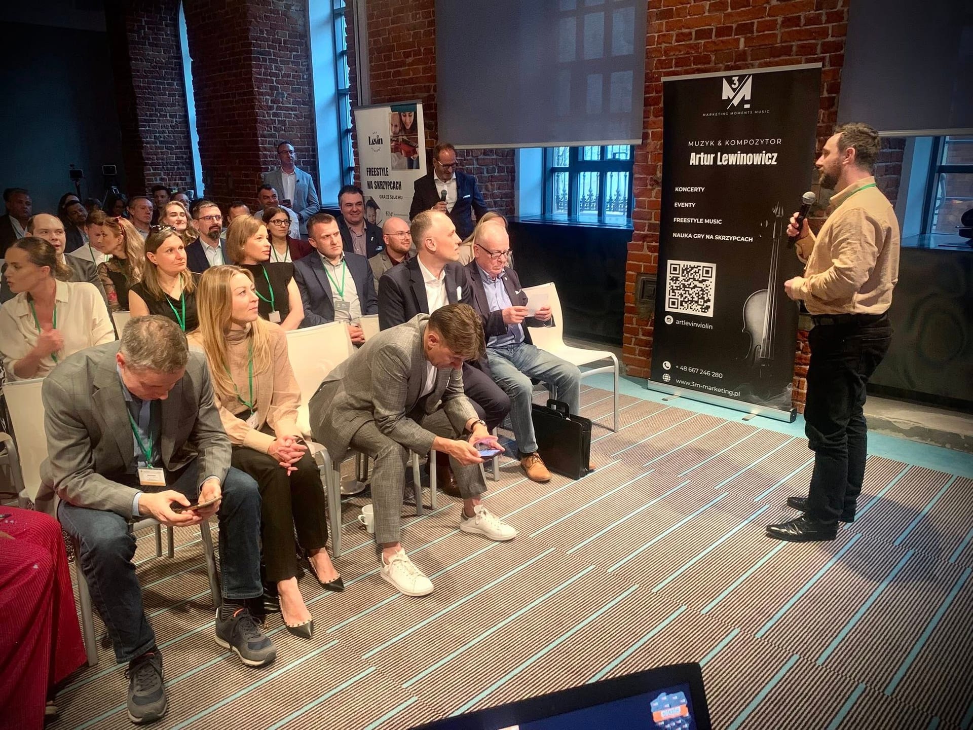 Kamil Dzikowski speaking at the PKB314 conference in Łódź, Poland